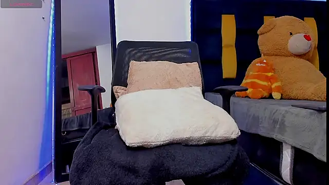 Evan Storn online show from April 21, 12:56 am