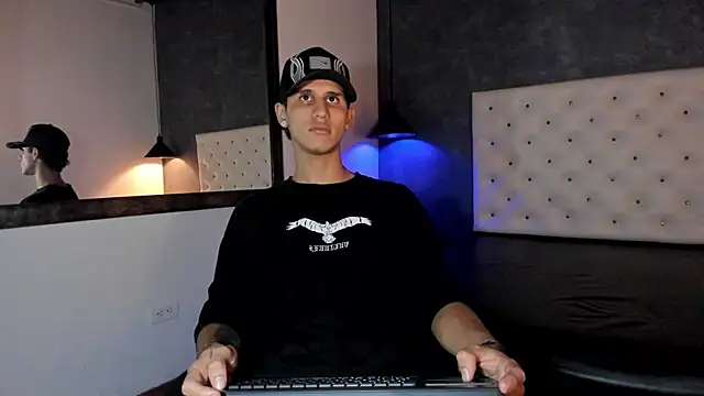 Snapshot of _realwav chatting on November 10, 10:15 pm realwav online show from November 10, 10:15 pm