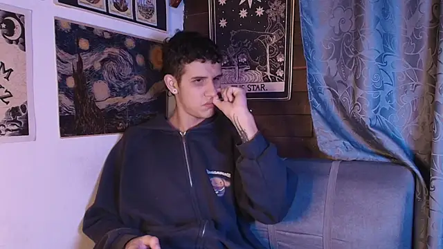 Snapshot of _realwav chatting on September 21, 3:22 am realwav online show from September 21, 3:22 am