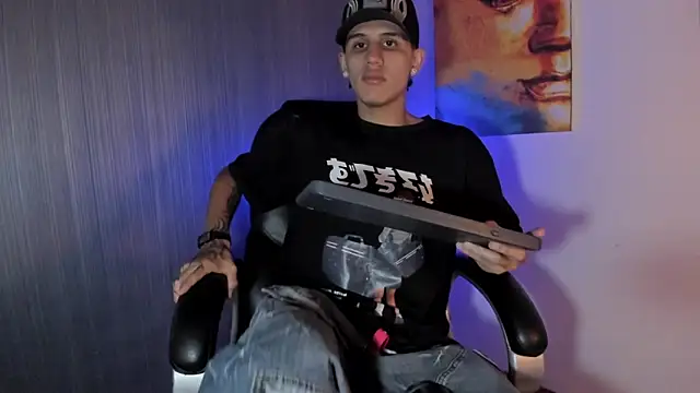 Snapshot of _realwav chatting on December 15, 5:46 am realwav online show from December 15, 5:46 am