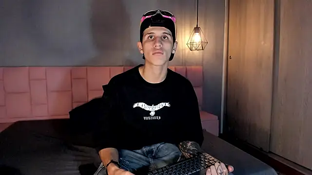 Snapshot of _realwav chatting on November 20, 5:02 pm realwav online show from November 20, 5:02 pm