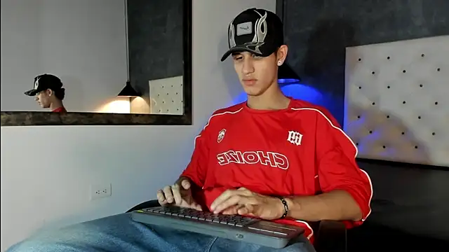 Snapshot of _realwav chatting on November 7, 5:28 pm realwav online show from November 7, 5:28 pm