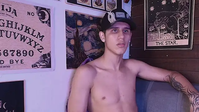 Snapshot of _realwav chatting on September 19, 8:35 pm realwav online show from September 19, 8:35 pm