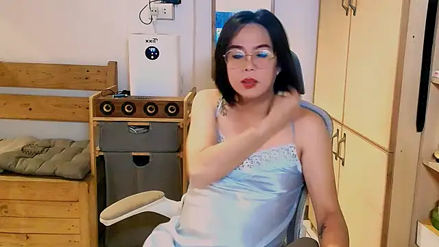 Snapshot of moriliciousxxx chatting on October 31, 11:22 pm moriliciousxxx online show from October 31, 11:22 pm