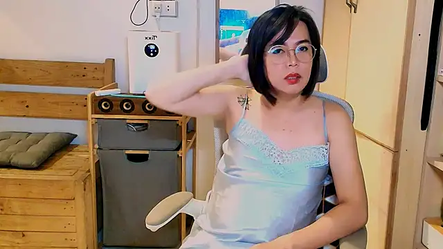 Snapshot of moriliciousxxx chatting on October 28, 11:58 pm moriliciousxxx online show from October 28, 11:58 pm