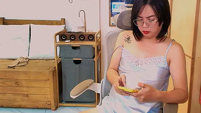 Snapshot of moriliciousxxx chatting on December 5, 1:38 am moriliciousxxx online show from December 5, 1:38 am