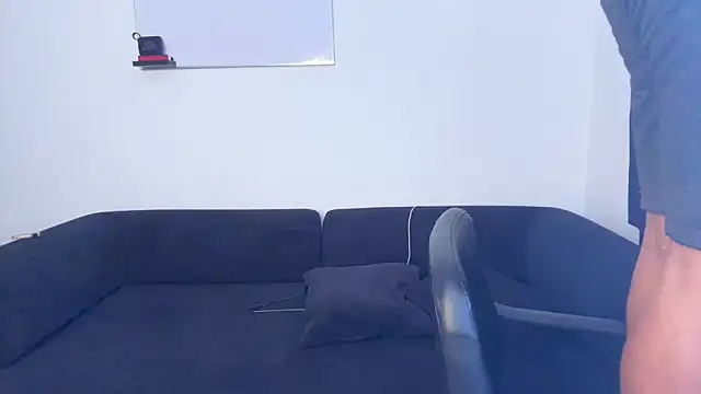 andyzuzka online show from April 1, 8:17 pm