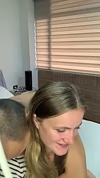 Snapshot of andyzuzka chatting on November 24, 2:39 pm andyzuzka online show from November 24, 2:39 pm