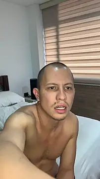 Snapshot of andyzuzka chatting on November 11, 3:29 pm andyzuzka online show from November 11, 3:29 pm