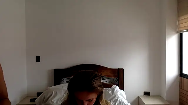 Snapshot of andyzuzka chatting on October 21, 1:54 pm andyzuzka online show from October 21, 1:54 pm