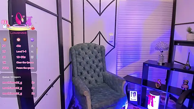 NahomiRichards  online show from December 3, 4:57 am