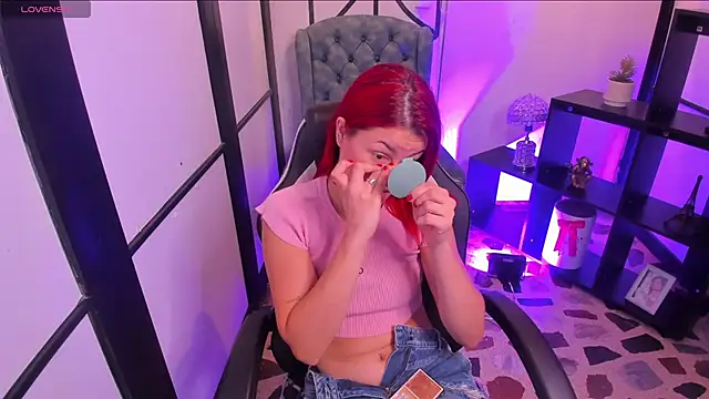 NahomiRichards  online show from December 22, 4:45 am