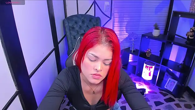 NahomiRichards  online show from December 19, 4:27 am