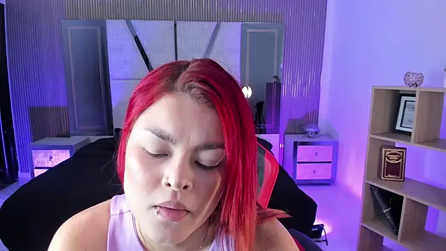 Snapshot of NahomiRichards_ chatting on August 4, 4:17 am NahomiRichards online show from August 4, 4:17 am