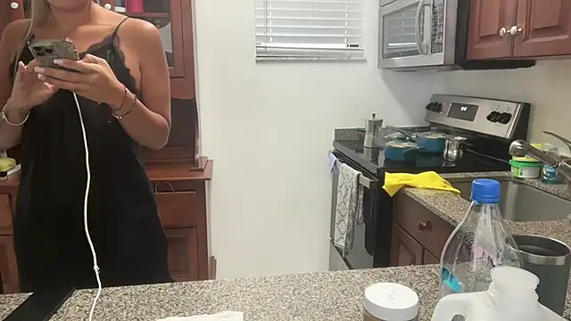 prettyykitty22 online show from October 27, 2:18 pm