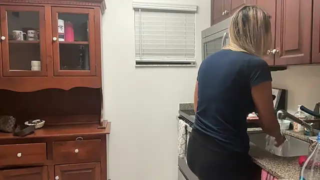 prettyykitty22 online show from November 3, 12:38 am