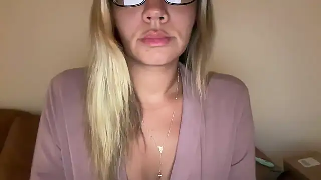 prettyykitty22 online show from September 21, 8:30 am