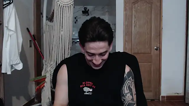 Snapshot of AteneoJr chatting on November 6, 3:43 am AteneoJr online show from November 6, 3:43 am