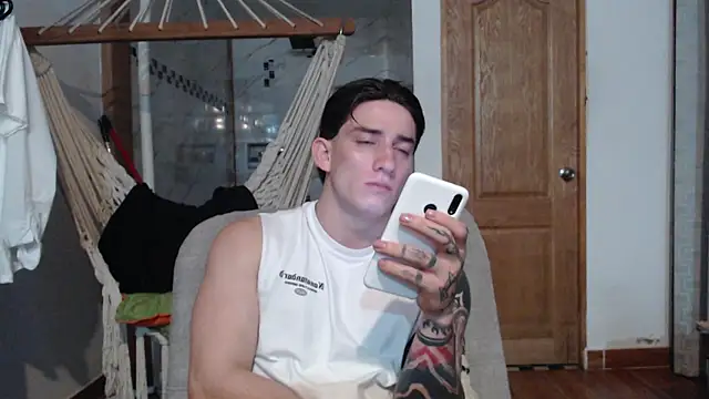 Snapshot of AteneoJr chatting on November 15, 4:49 am AteneoJr online show from November 15, 4:49 am