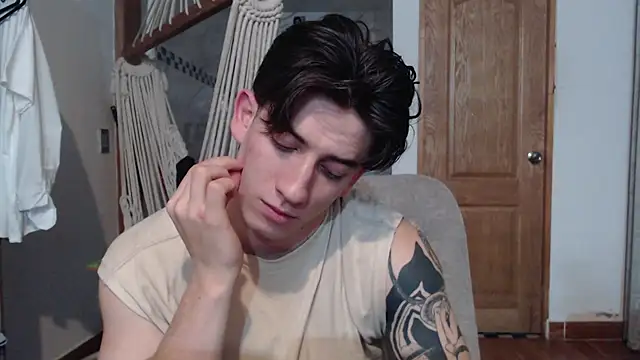 Snapshot of AteneoJr chatting on November 13, 5:44 am AteneoJr online show from November 13, 5:44 am