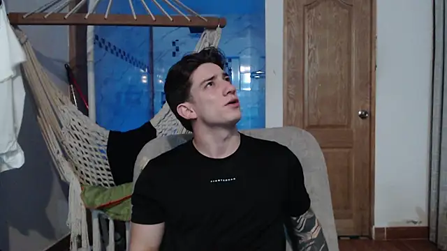 Snapshot of AteneoJr chatting on December 3, 4:35 am AteneoJr online show from December 3, 4:35 am