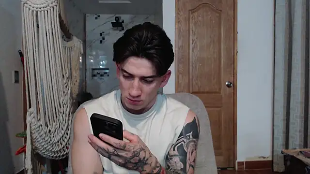 Snapshot of AteneoJr chatting on October 31, 4:53 am AteneoJr online show from October 31, 4:53 am