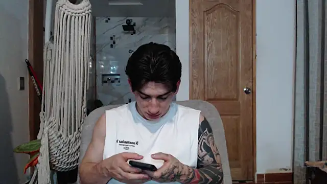 Snapshot of AteneoJr chatting on October 25, 4:44 am AteneoJr online show from October 25, 4:44 am