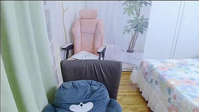 Winnie-01 online show from May 4, 12:52 pm