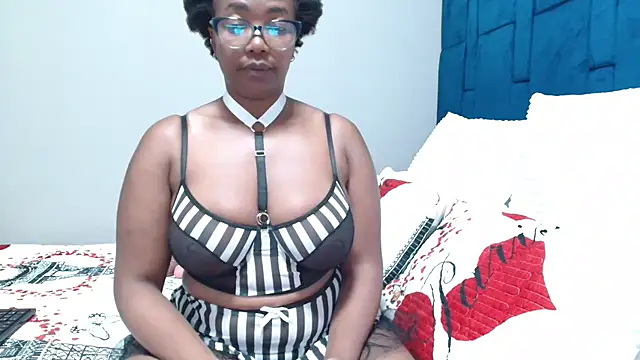Snapshot of BigBootySimbax chatting on June 1, 6:29 pm BigBootySimbax online show from June 1, 6:29 pm