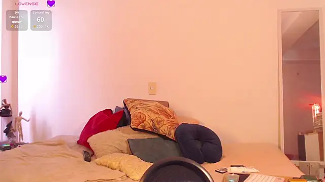 Theevae online show from November 6, 5:39 pm