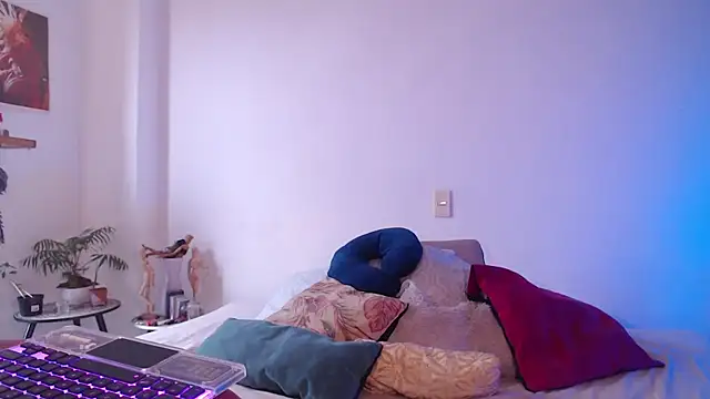 Theevae online show from February 10, 2:05 pm