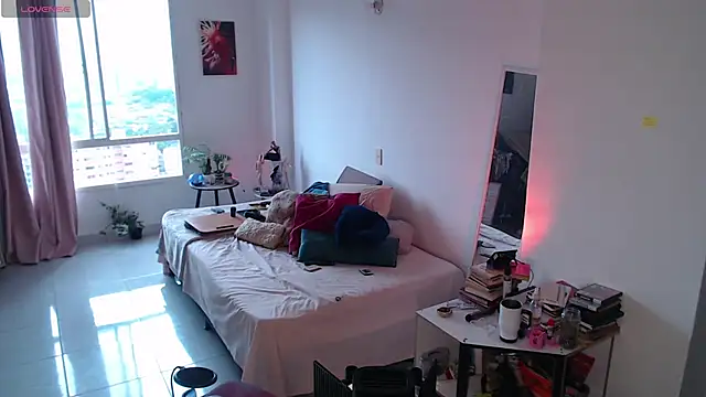 Theevae online show from November 8, 1:14 pm