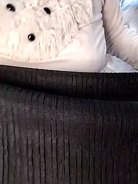 linhlinh xx87 online show from October 24, 12:37 pm