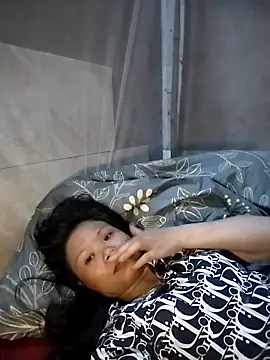 LinhNa999 online show from April 15, 1:04 pm