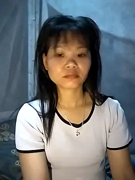 LinhNa999 online show from March 23, 1:00 pm