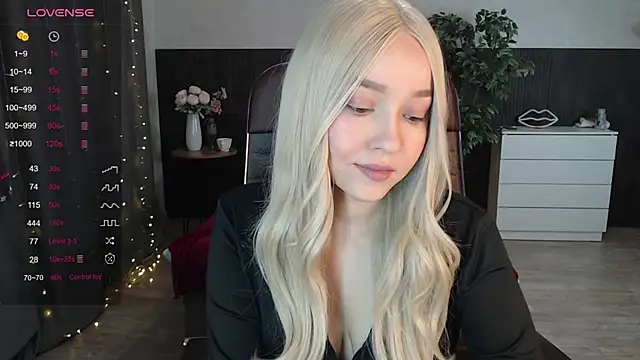 Snapshot of Sexy_Alexia69 chatting on September 25, 12:11 pm Sexy Alexia69 online show from September 25, 12:11 pm