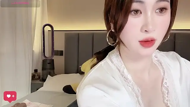 wuyueaini online show from April 19, 7:20 am