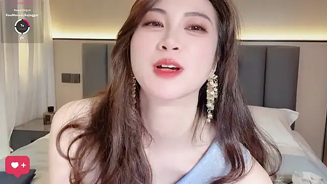 wuyueaini online show from December 14, 6:30 am