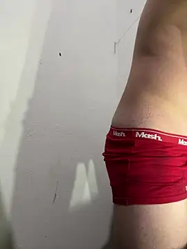 Snapshot of boy_paradise chatting on February 18, 11:01 pm boy paradise online show from February 18, 11:01 pm