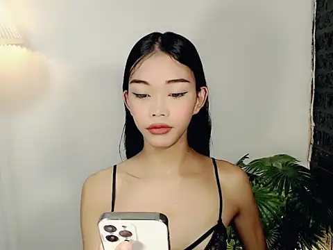 Snapshot of holyakiesha chatting on October 16, 12:19 am holyakiesha online show from October 16, 12:19 am