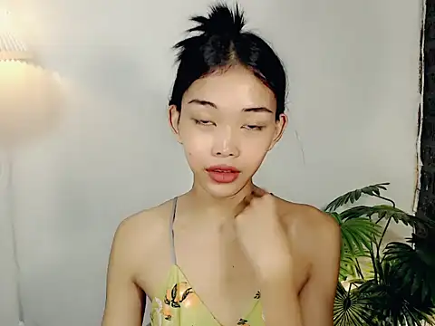 Snapshot of holyakiesha chatting on October 13, 12:51 pm holyakiesha online show from October 13, 12:51 pm