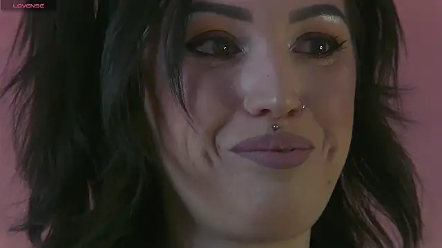 EnyaHazell online show from November 26, 7:25 pm