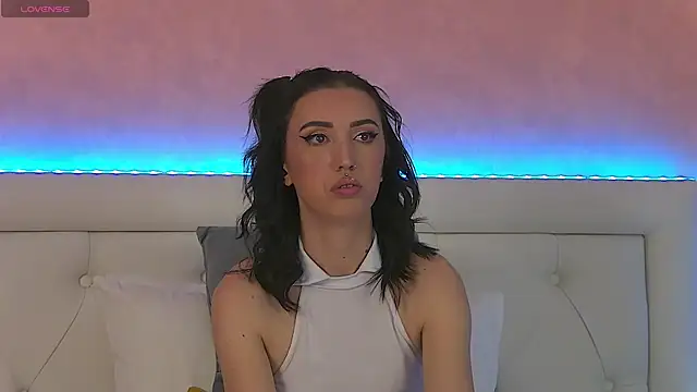 EnyaHazell online show from November 18, 7:28 pm