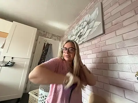 Anastasia-BlondeXX online show from February 24, 9:21 am