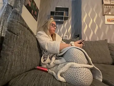 Anastasia-BlondeXX online show from February 13, 9:31 am