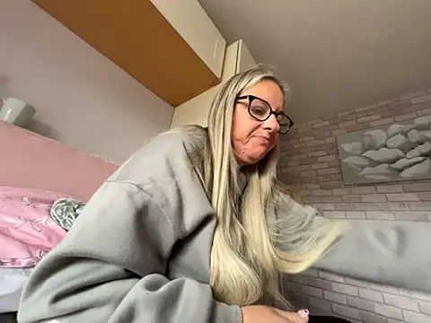 Anastasia-BlondeXX online show from April 9, 11:27 am