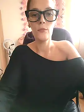 Snapshot of Mila_Luciphya chatting on November 9, 12:42 pm Mila Luciphya online show from November 9, 12:42 pm