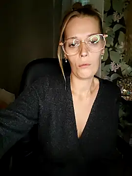 Snapshot of Mila_Luciphya chatting on September 29, 8:32 am Mila Luciphya online show from September 29, 8:32 am