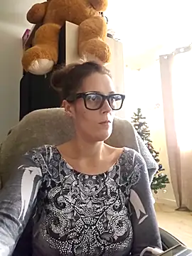 Mila Luciphya online show from December 5, 2:15 pm