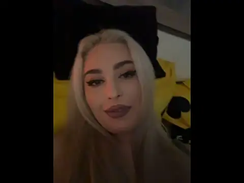 Snapshot of bia_kristal chatting on October 31, 5:31 pm bia kristal online show from October 31, 5:31 pm